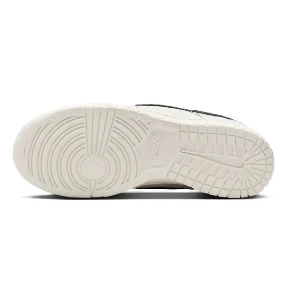 Nike shoes - White/Black 6