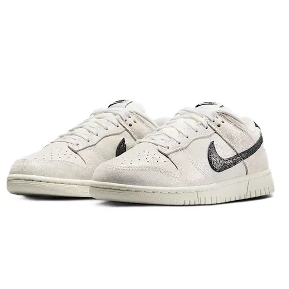 Nike shoes - White/Black 7
