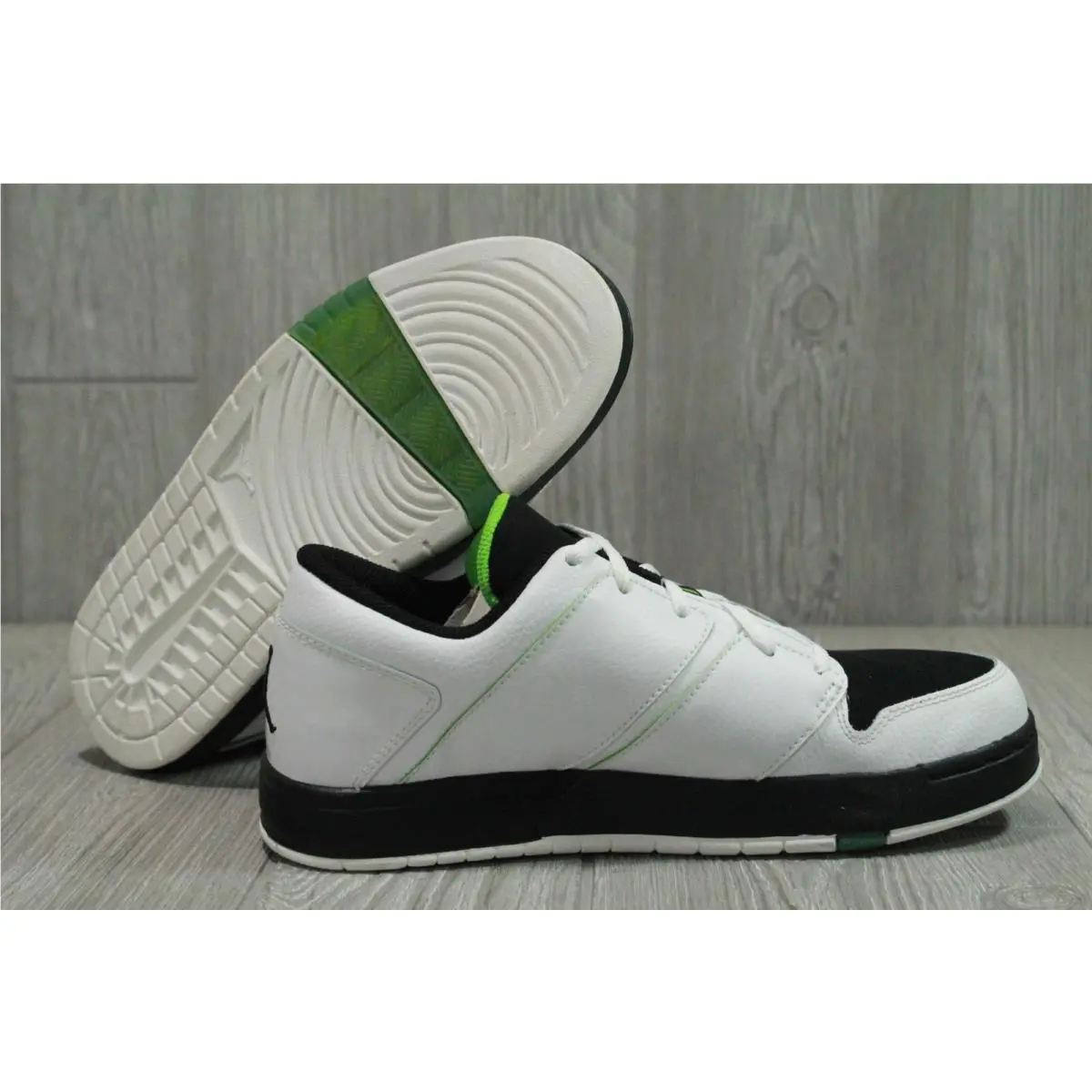 Nike shoes - White 4