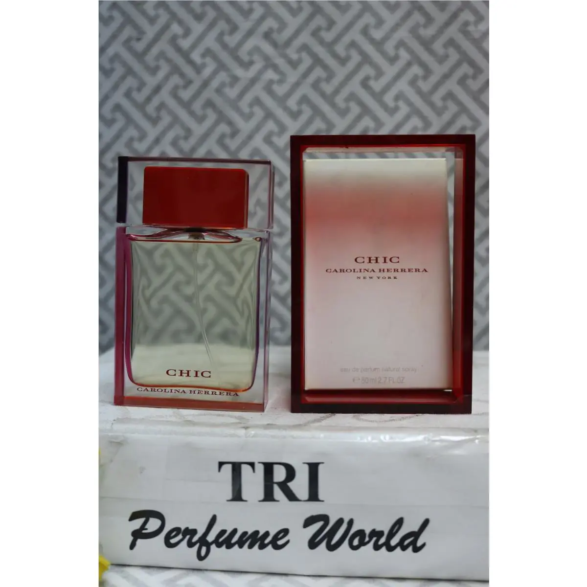 Chic Carolina Herrera Eau de Parfum Women Spray 2.7 Fl. oz