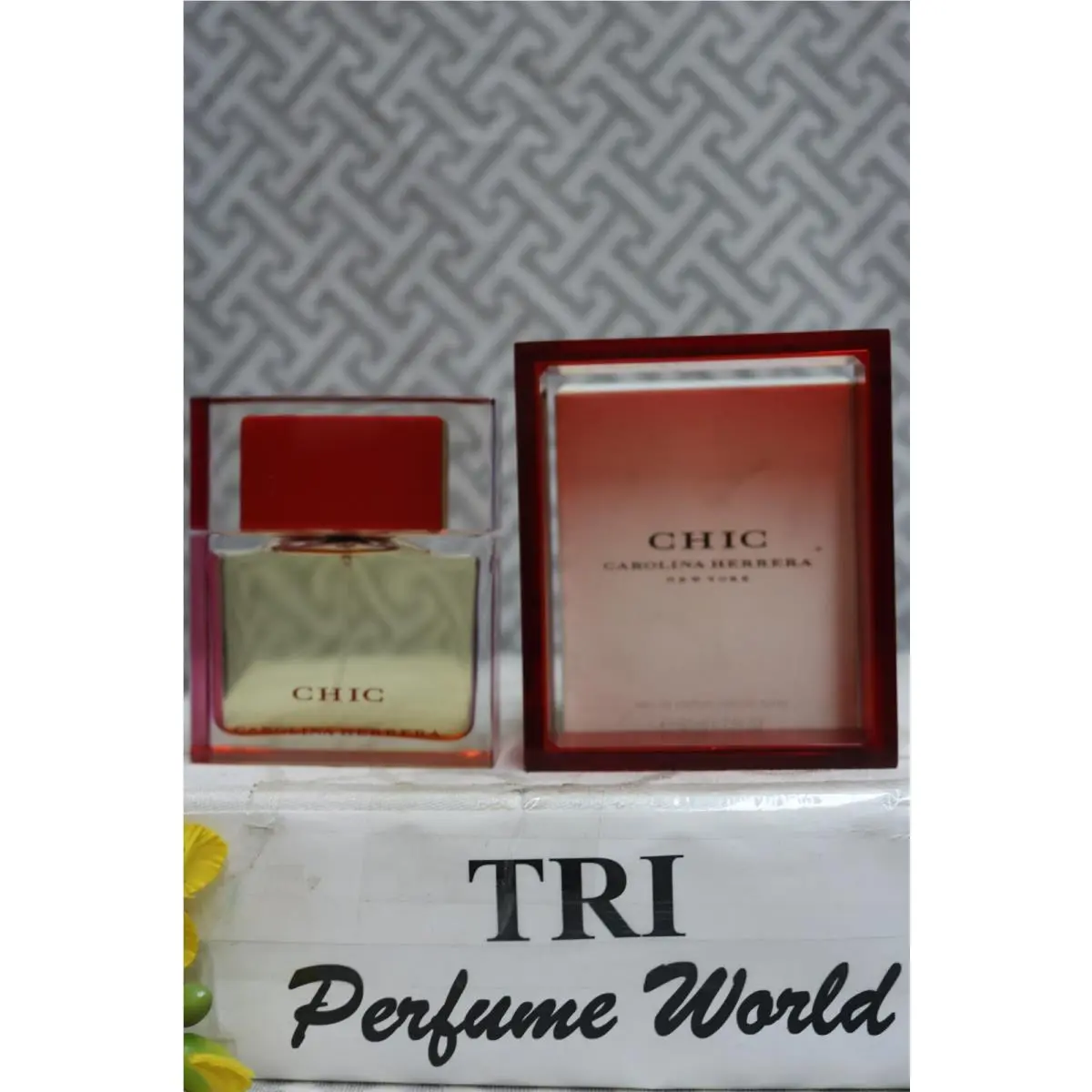 Chic Carolina Herrera Eau de Parfum Women Spray 1.7 Fl. oz