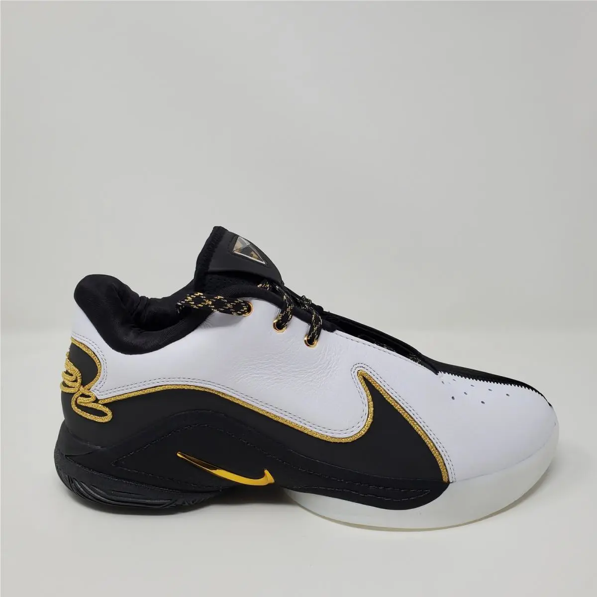 Nike shoes - LeBron XXII - LeBron XXII - HV8454-100 - Black 2