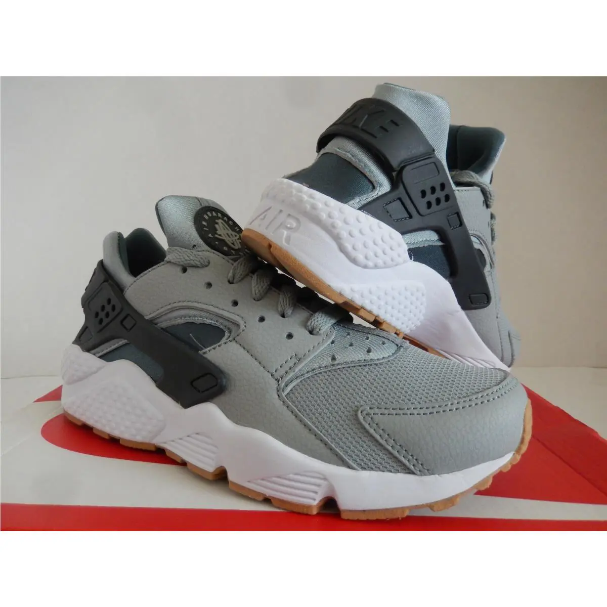 Nike shoes - Nike Air Huarache - Air Huarache - 318429-022 - Grey (UPC: 885179030276) 0
