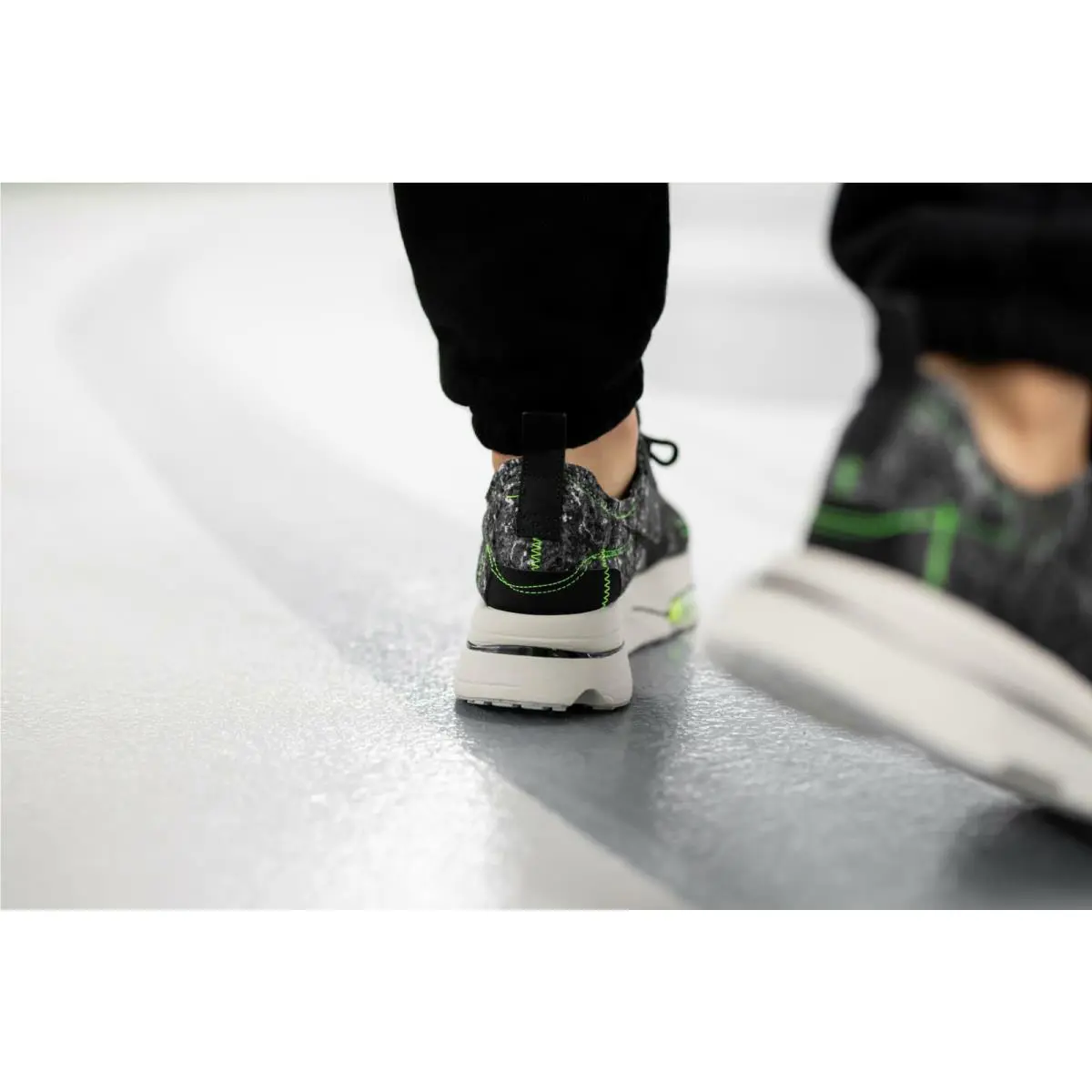 Nike shoes - Black, Electric Green (UPC: 194502112733) 3