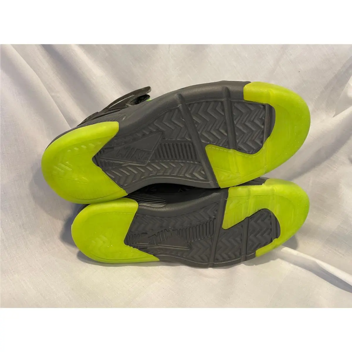 Nike shoes - Nike Flight Huarache - Flight Huarache - Gray (UPC: 888408136145) 4