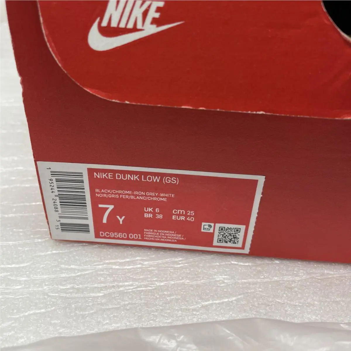 Nike shoes - Black (UPC: 195244240883) 0
