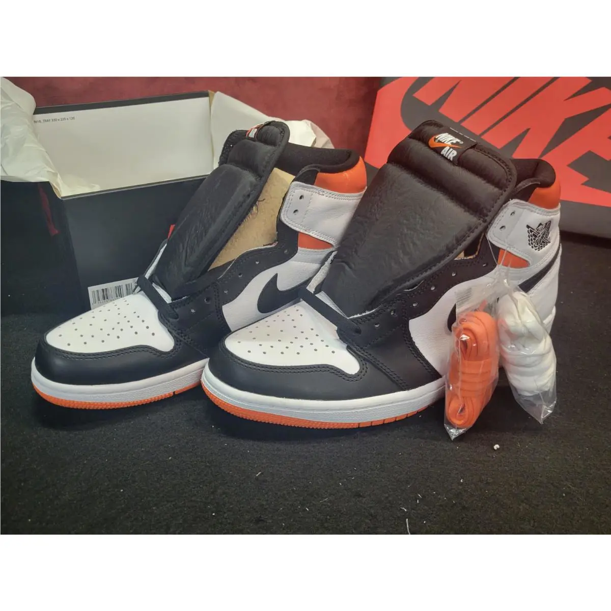 Nike shoes - Air Jordan 1 - Air - 555088180 - Orange 1
