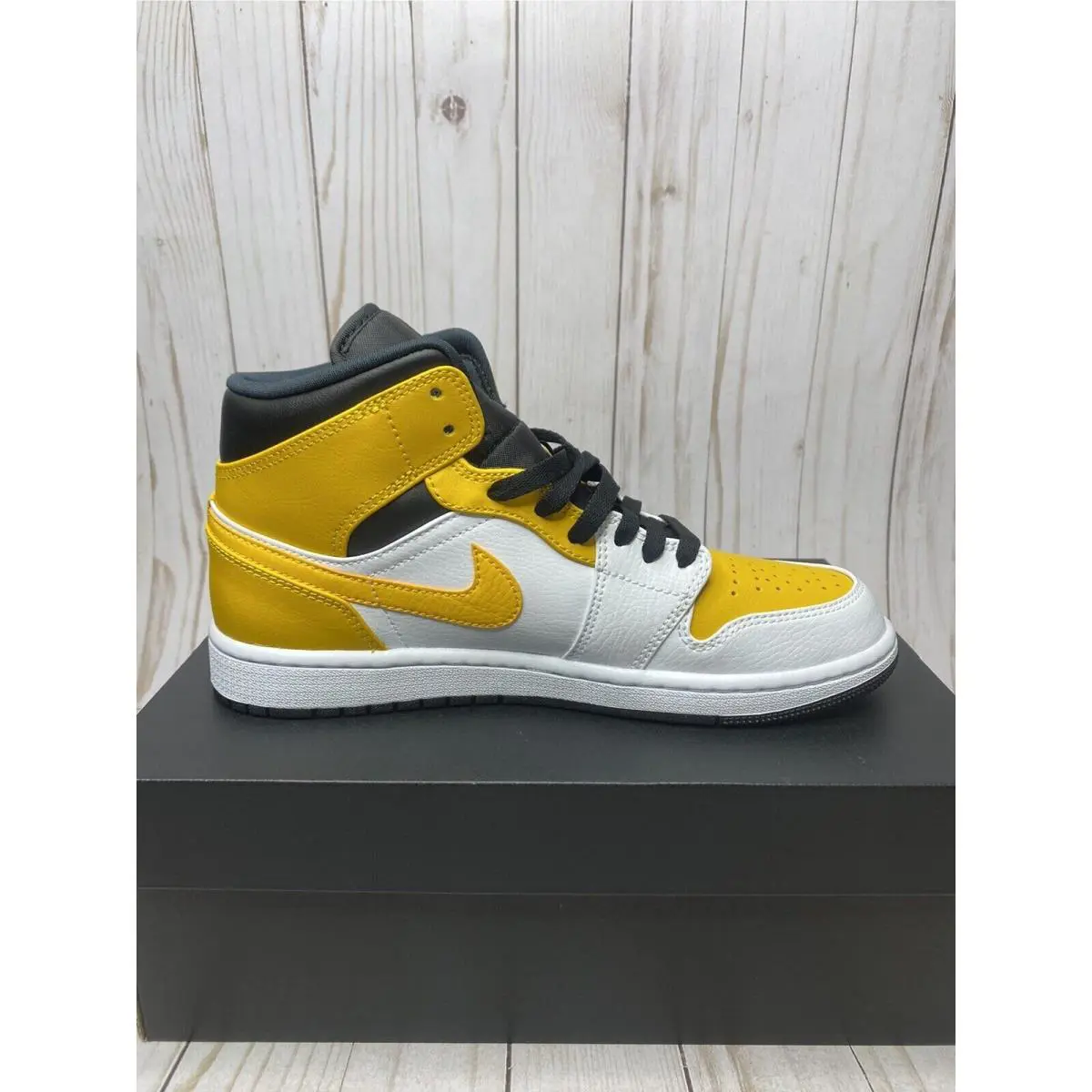 Nike shoes - Nike Air Jordan 1 - Air - 554725-170 - Yellow 3