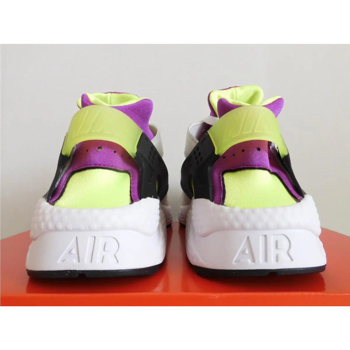 Nike shoes - Nike Air Huarache - Air Huarache - White (UPC: 195238330644) 2