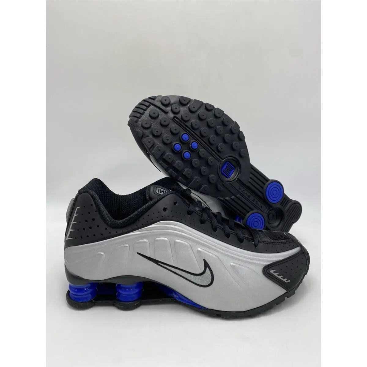 Nike Shox R4 Black Metallic Silver AR3565 006 Women`s Size 6