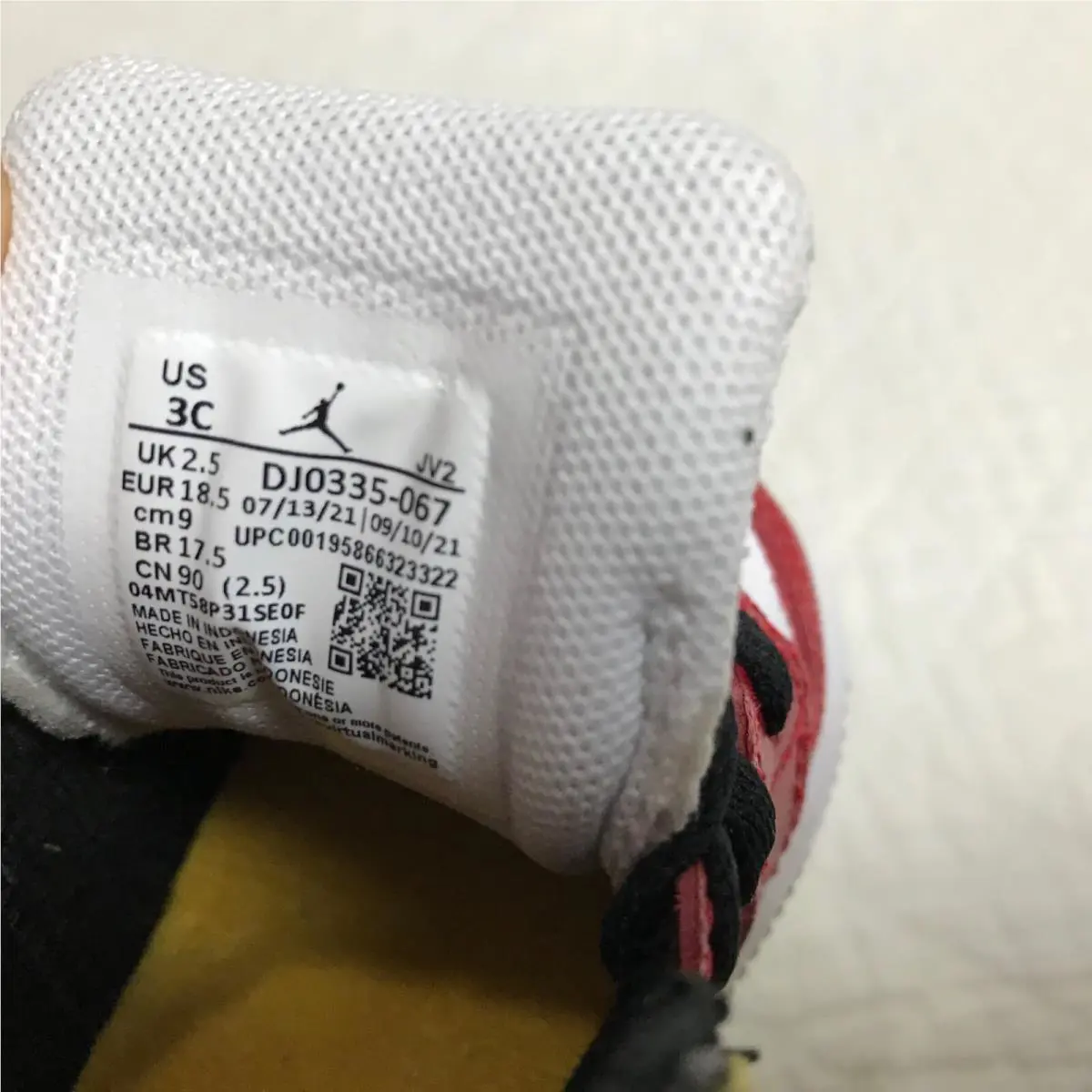 Nike shoes - Air Jordan 1 Mid SE - DJ0335 067 - Black/university gold/Gym Red 9