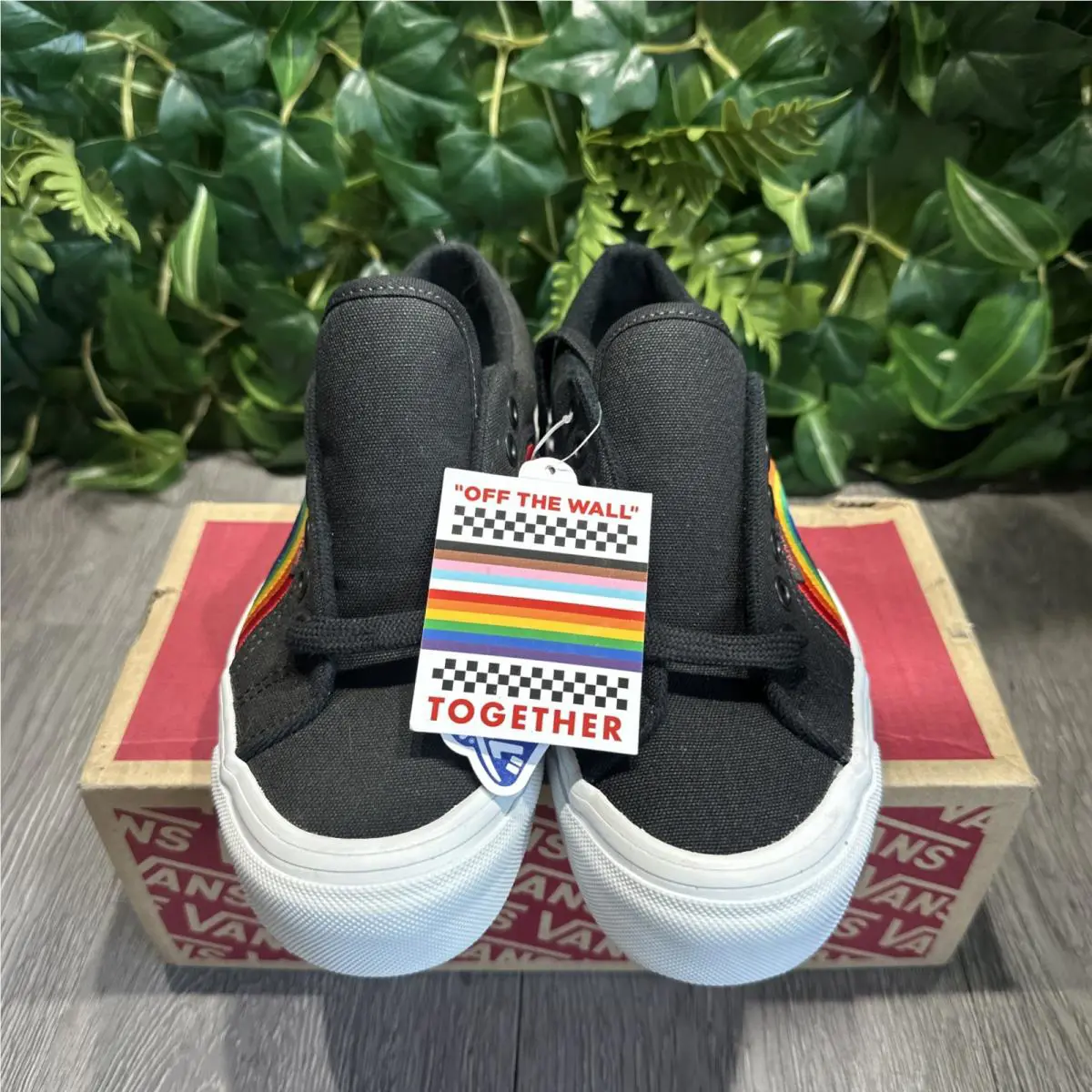 Vans shoes - Black (UPC: 0194902639045) 0