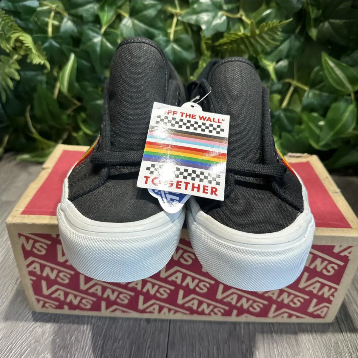 Vans shoes - Black (UPC: 0194902639045) 1