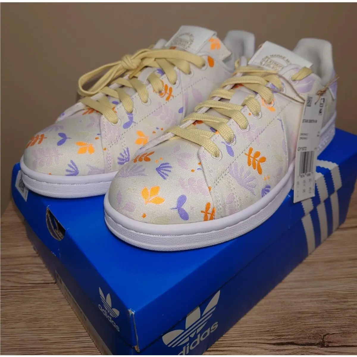 Womens Adidas Stan Smith Cloud White / Off White / Purple Tint GY1072 Shoes