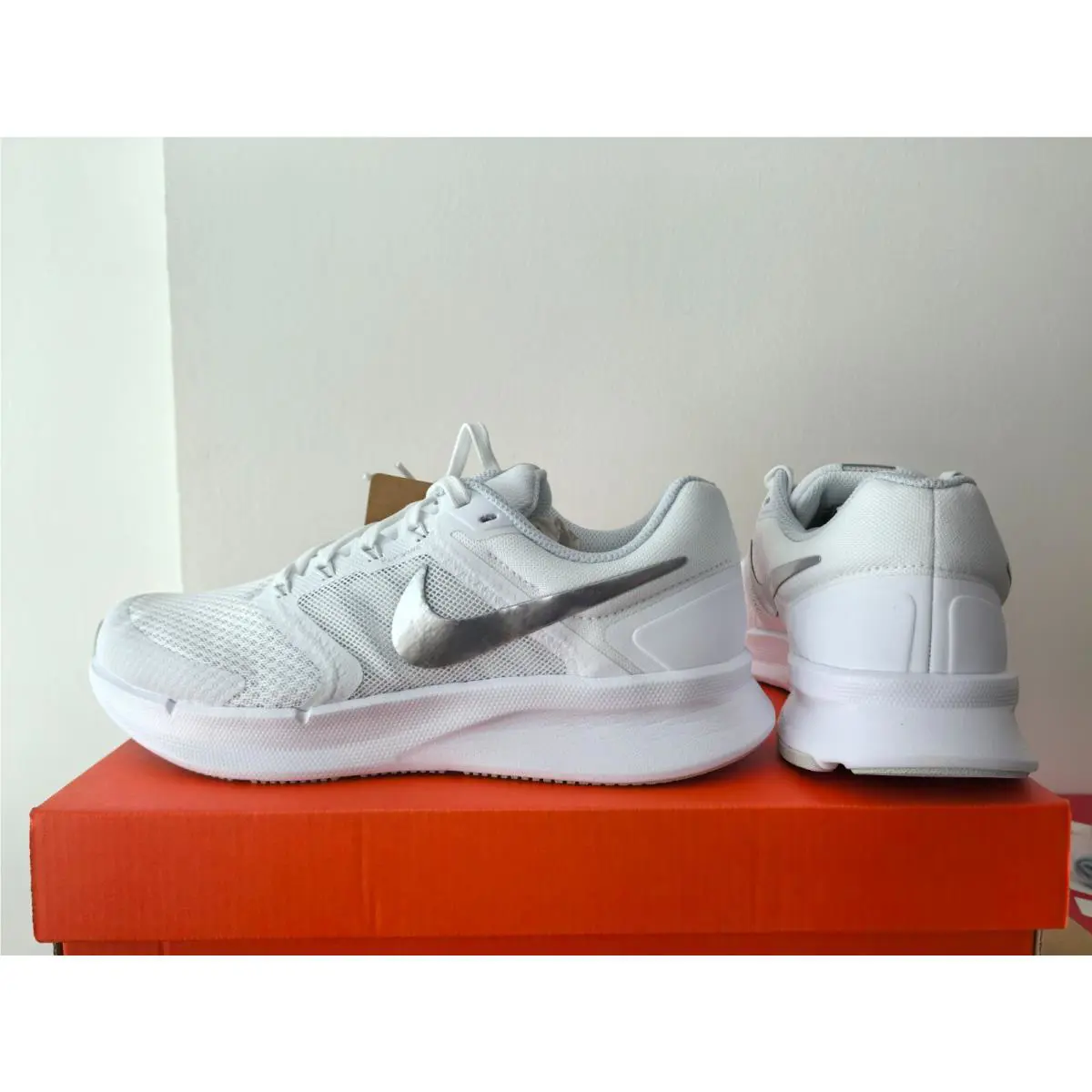 Nike shoes - White 4