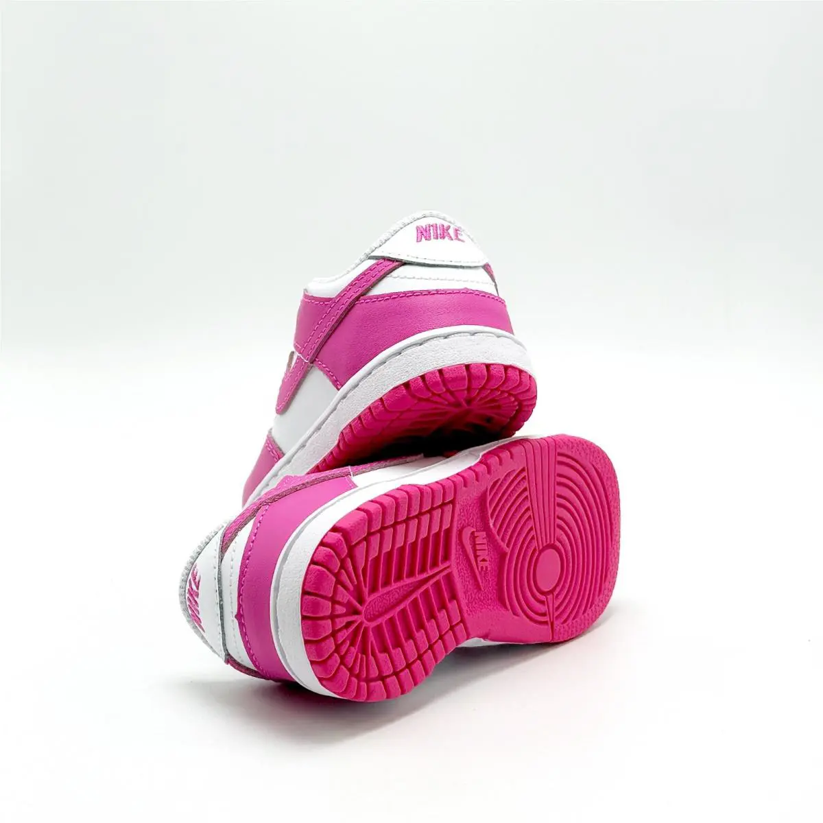 Nike shoes - Jordan 1 - Pink 3