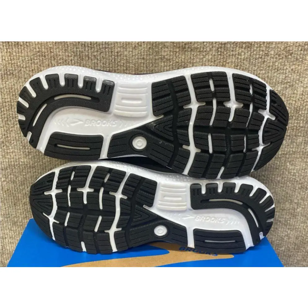 Brooks shoes - Brooks Ghost 16 - Ghost - 110418-164 - Black/Grey/White 3