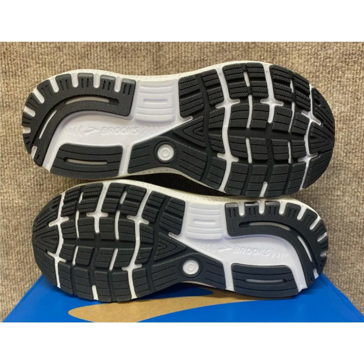 Brooks shoes - Brooks Ghost 16 - Ghost - 110418-164 - Coconut/Chateau/Forged Iron 3