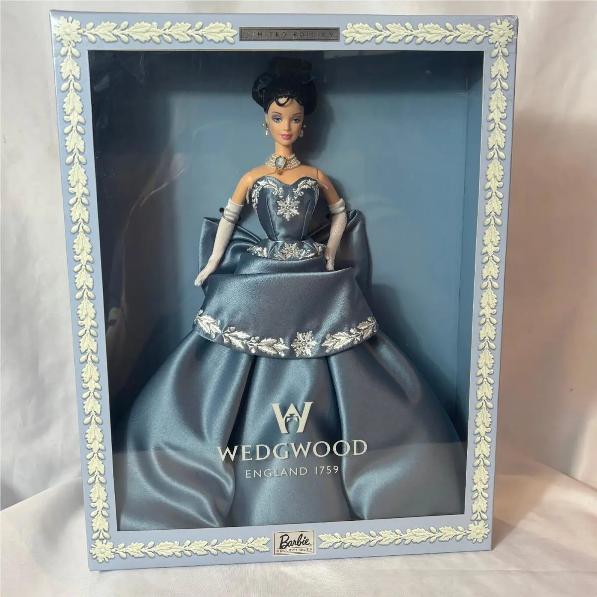 1999 Mattel Barbie Doll Wedgewood England Limited Edition Box