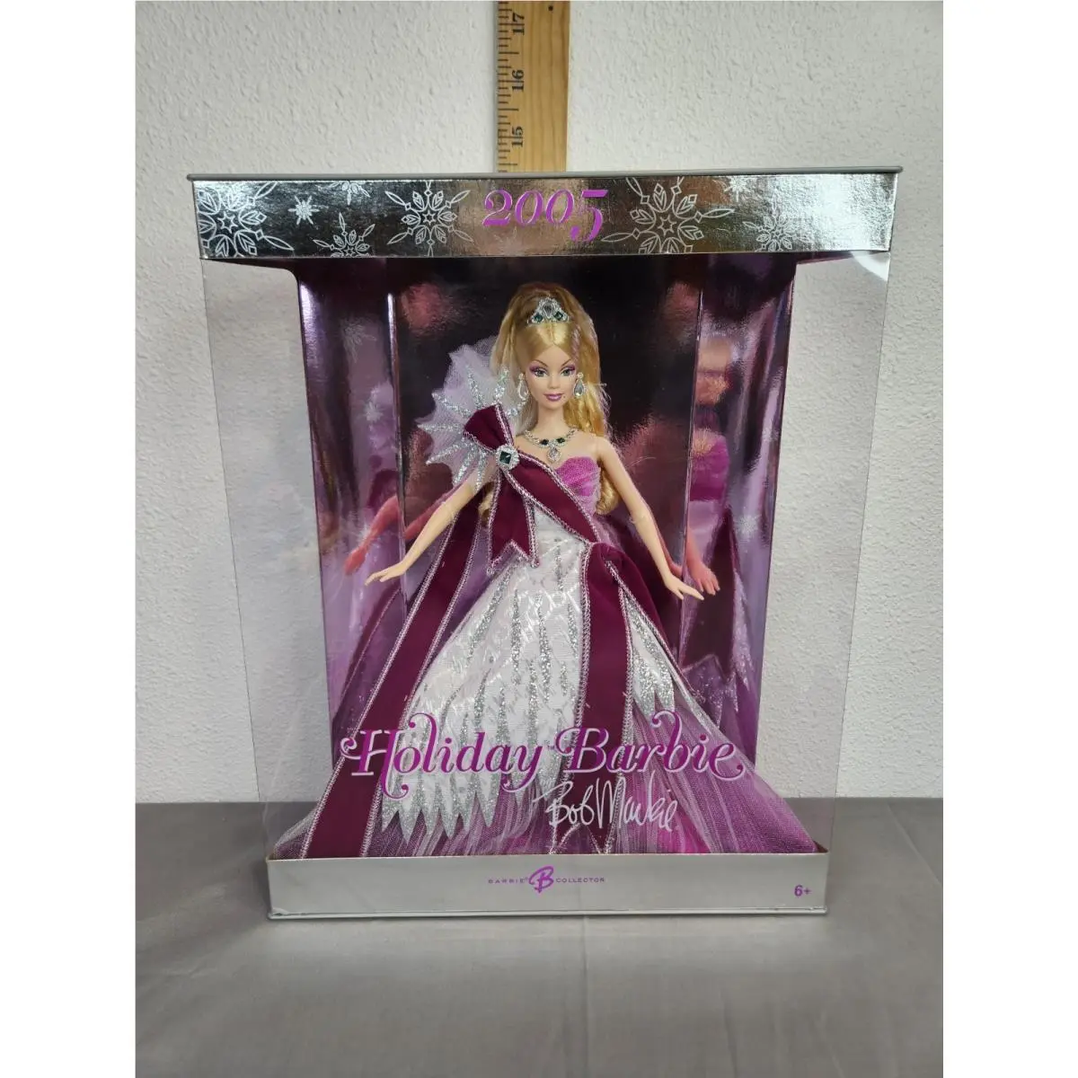 2005 Holiday Barbie by Bob Mackie. Barbie Collector Series Mattel 18528 Nrfb