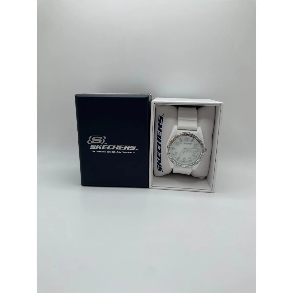 Skechers Womens White Dial Silver Case Round Analog Display Wristwatch