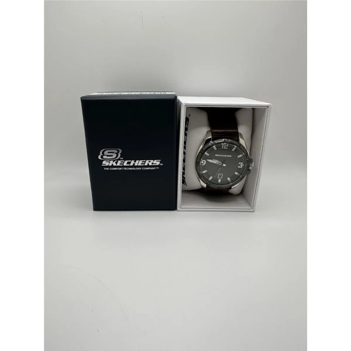 Skechers Mens Gray Dial Brown Leather Band Analog Display Round Wristwatch
