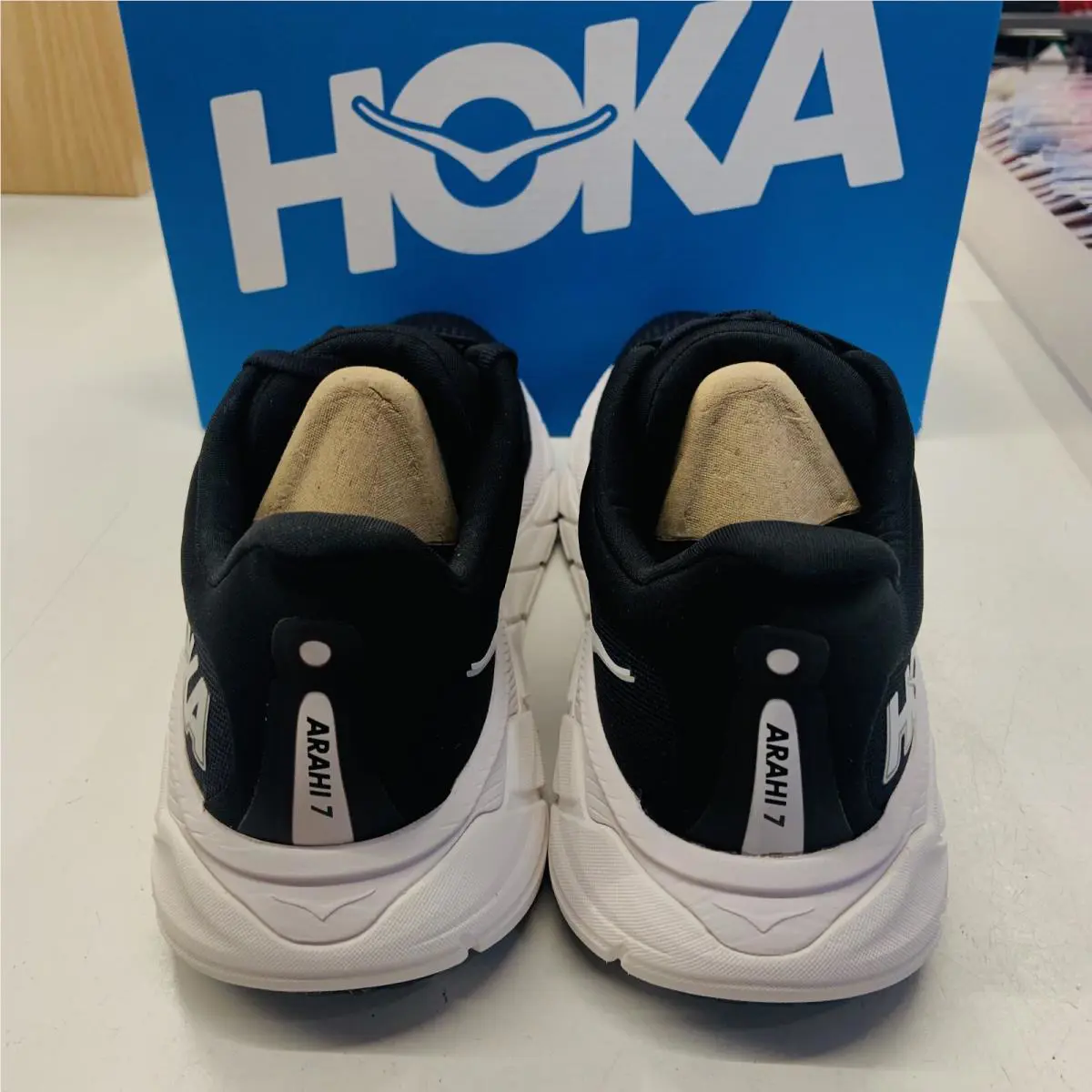 Hoka shoes - Hoka One One Arahi 7 - 1147851 - Black 3