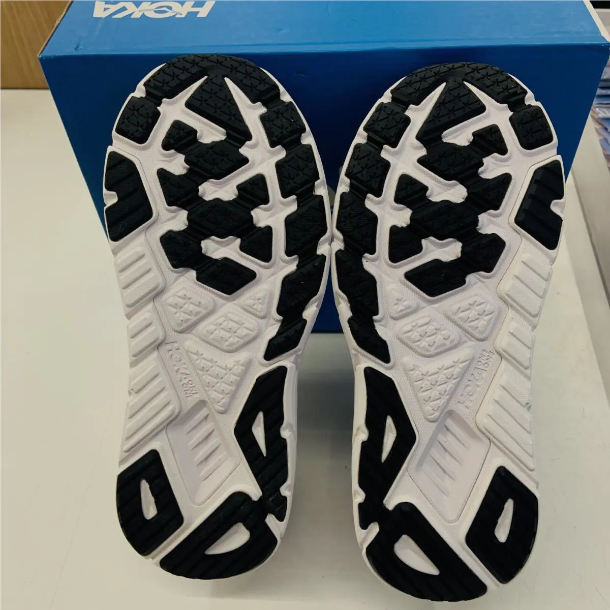 Hoka shoes - Hoka One One Arahi 7 - 1147851 - Black 4