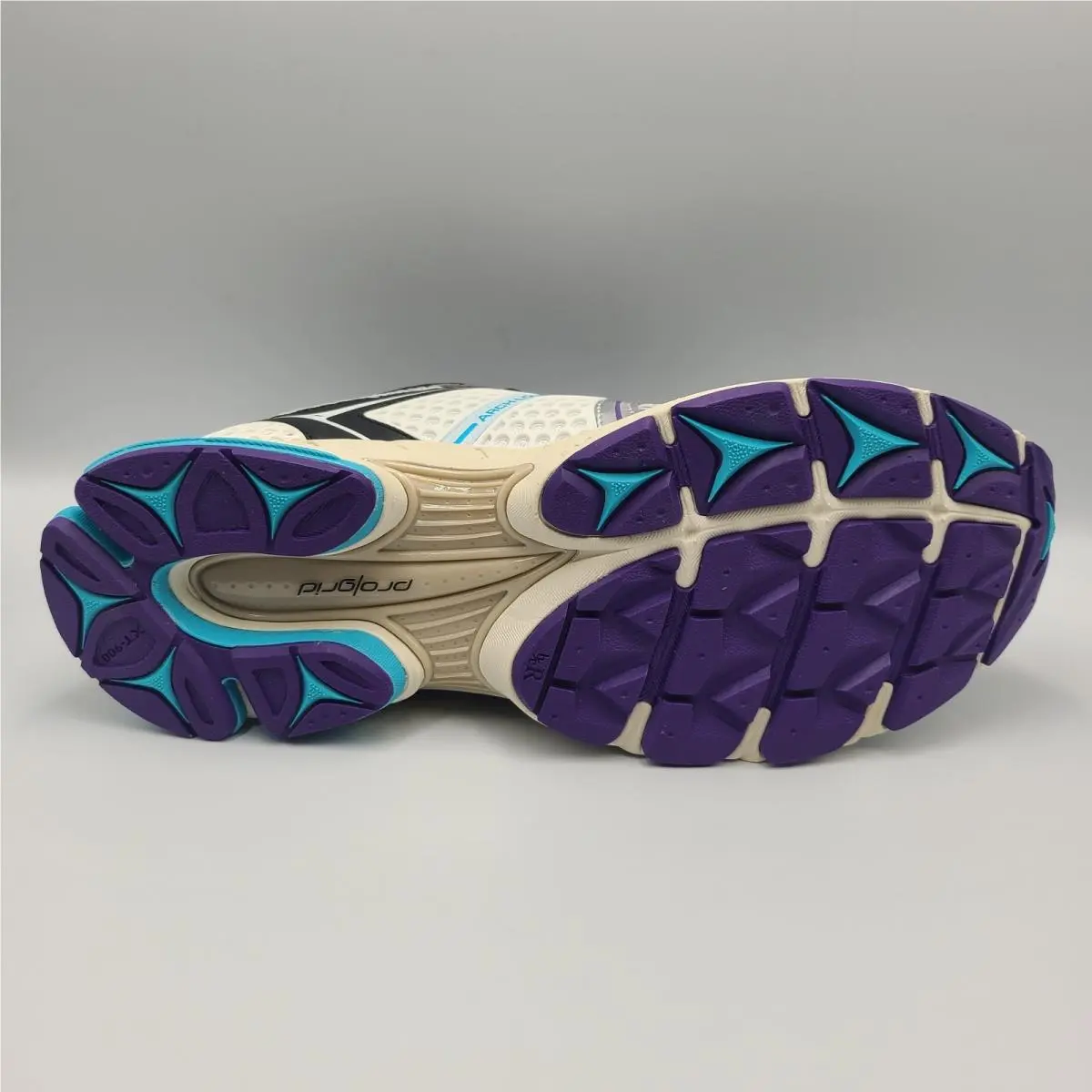 Saucony shoes - Saucony ProGrid Triumph 4 - ProGrid Triumph - S70704-13 - White 2