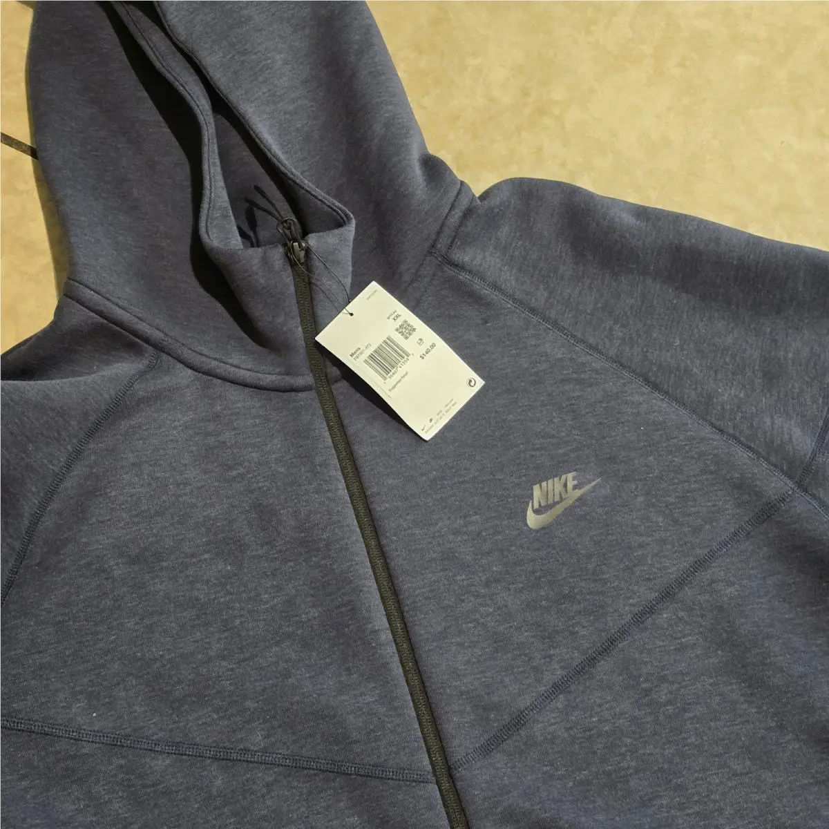 Nike clothing - Blue (UPC: 196607413524) 0