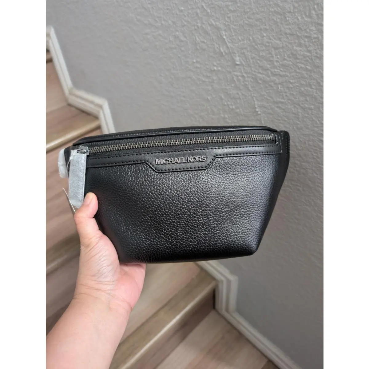 Michael Kors Cooper Small Leather Sling Pack In Black