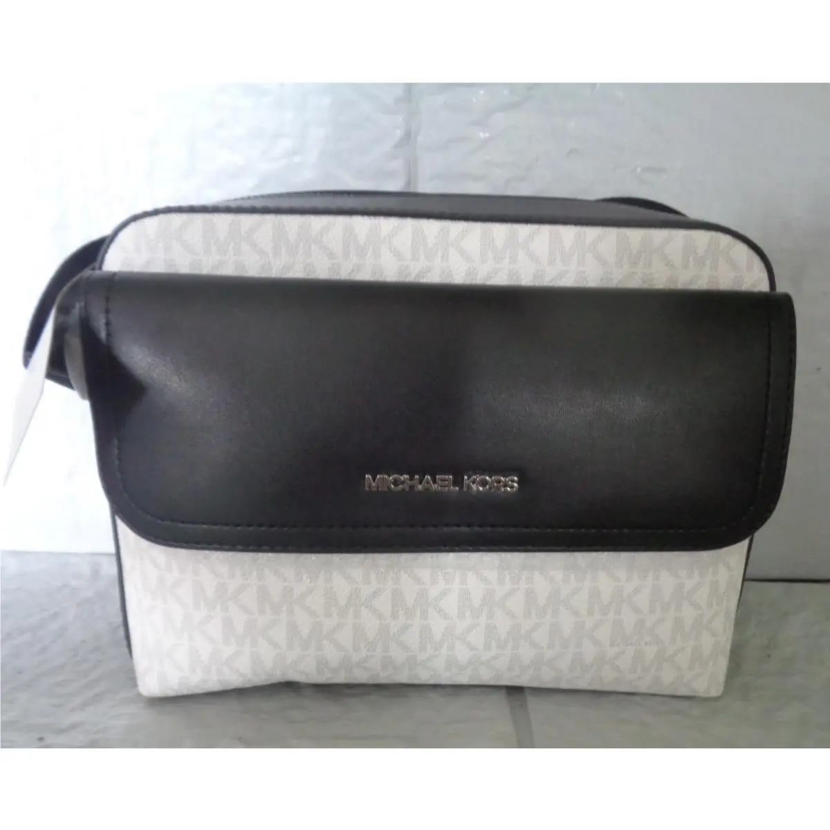 Michael Kors - Cooper - Signature Logo - Flap Camera Bag / Crossbody - White