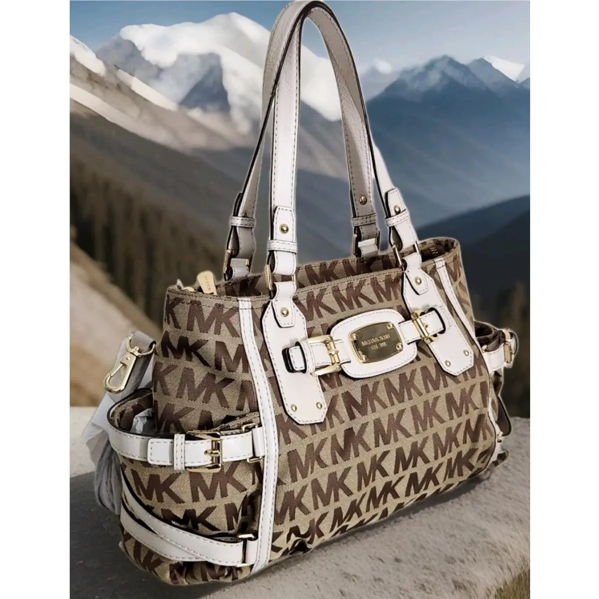 Michael Kors Gansevoort Large Signature Logo Beige Vanilla Satchel Bag