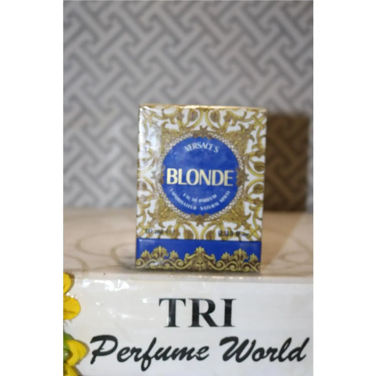 Versace’s Blonde Eau de Parfum Women Spray .33 Fl. Oz. 10 ml Made in Italy