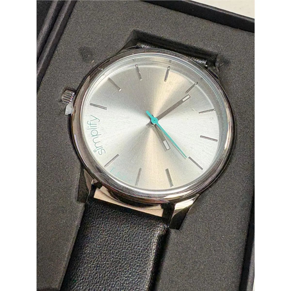 The 2400 Leather-band Unisex Watch - SIM2401 by Simplify