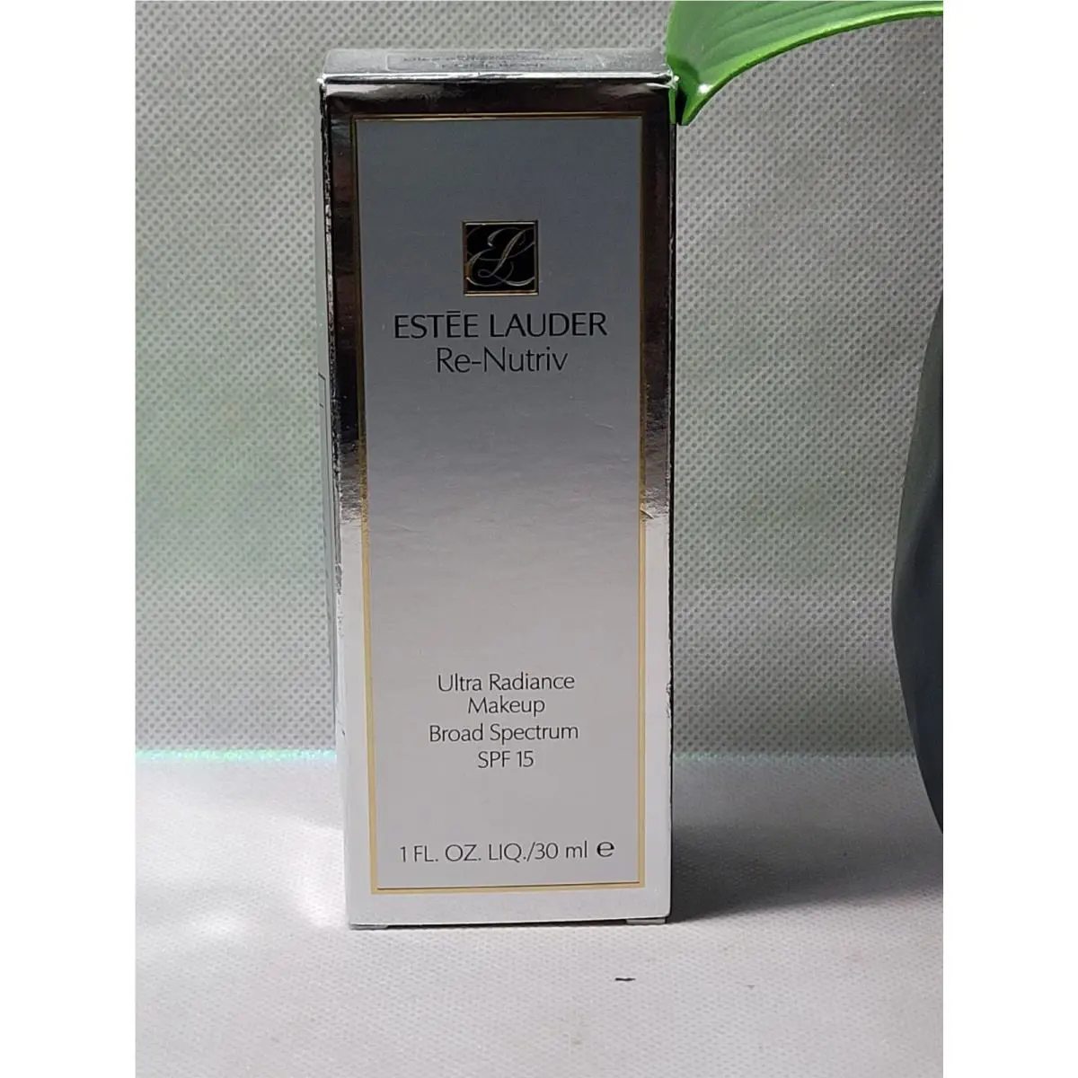 Estee Lauder Re-nutriv Ultra Radiance Makeup Broad Spectrum Spf 15 1C1 Cool Bone