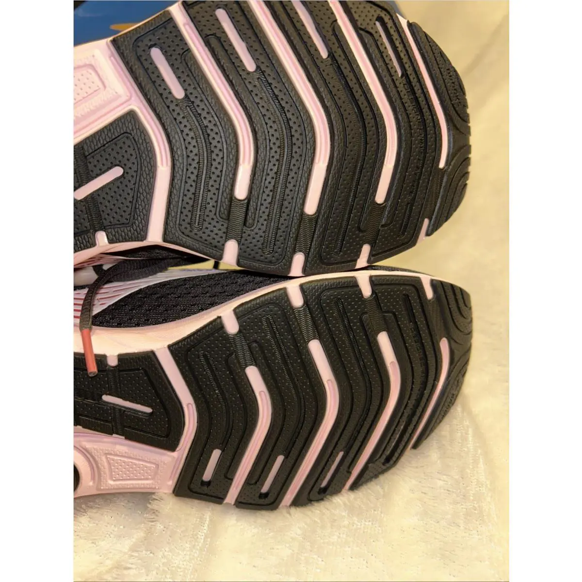 Brooks shoes - Brooks Anthem - Anthem - 1204031b028 - Pink 11