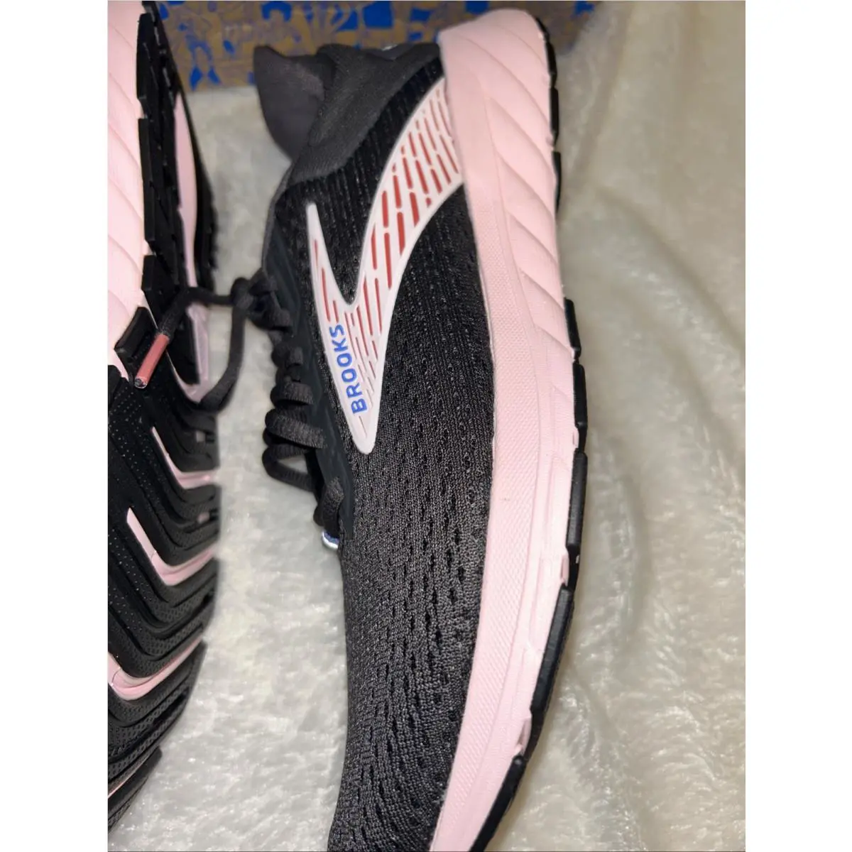 Brooks shoes - Brooks Anthem - Anthem - 1204031b028 - Pink 3