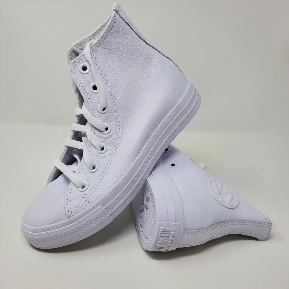 Converse Chuck Taylor All Star Leather Unisex High Top 1T406 Men`s Size 4 Women`s Size 6 - White
