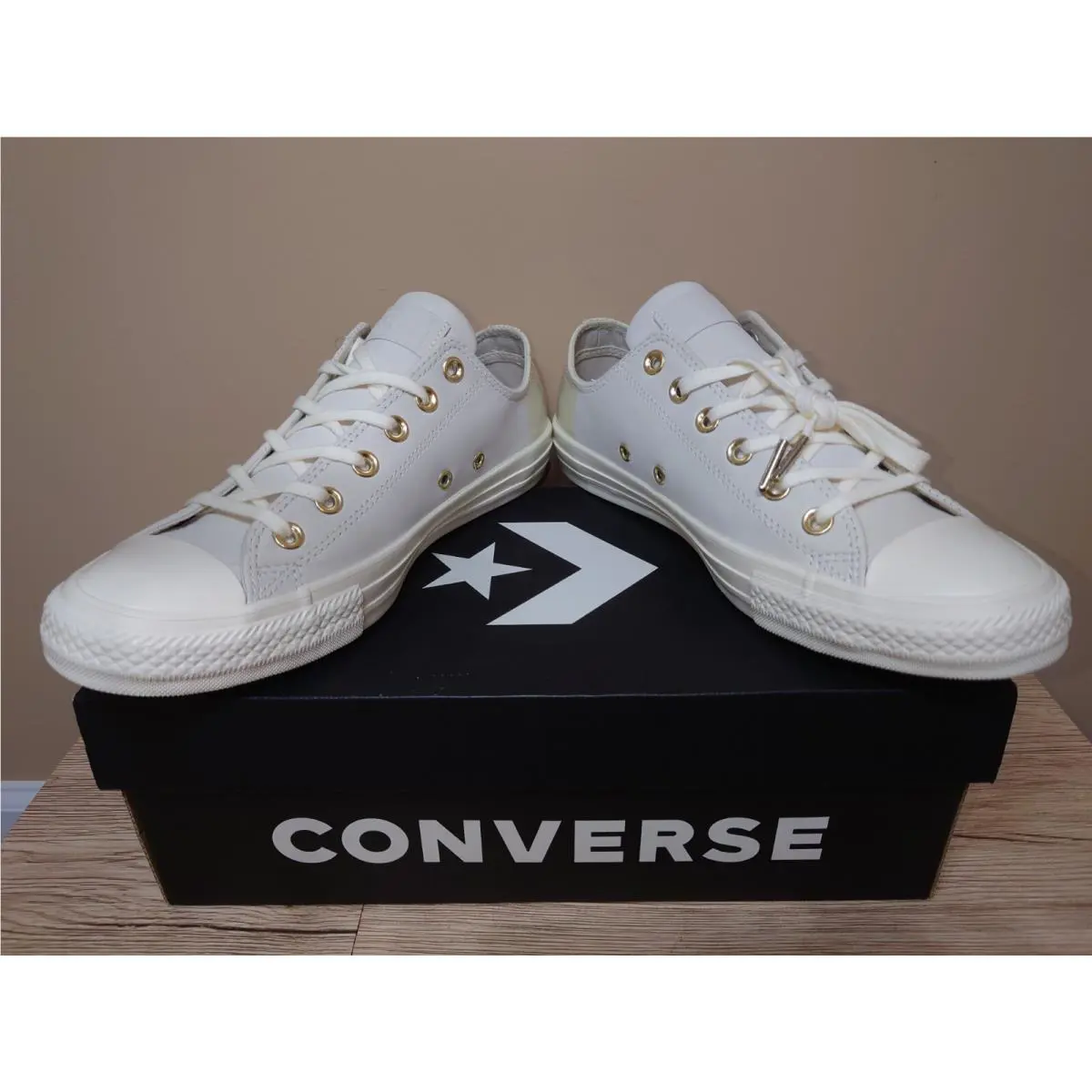 Converse shoes - White (UPC: 822155181416) 1