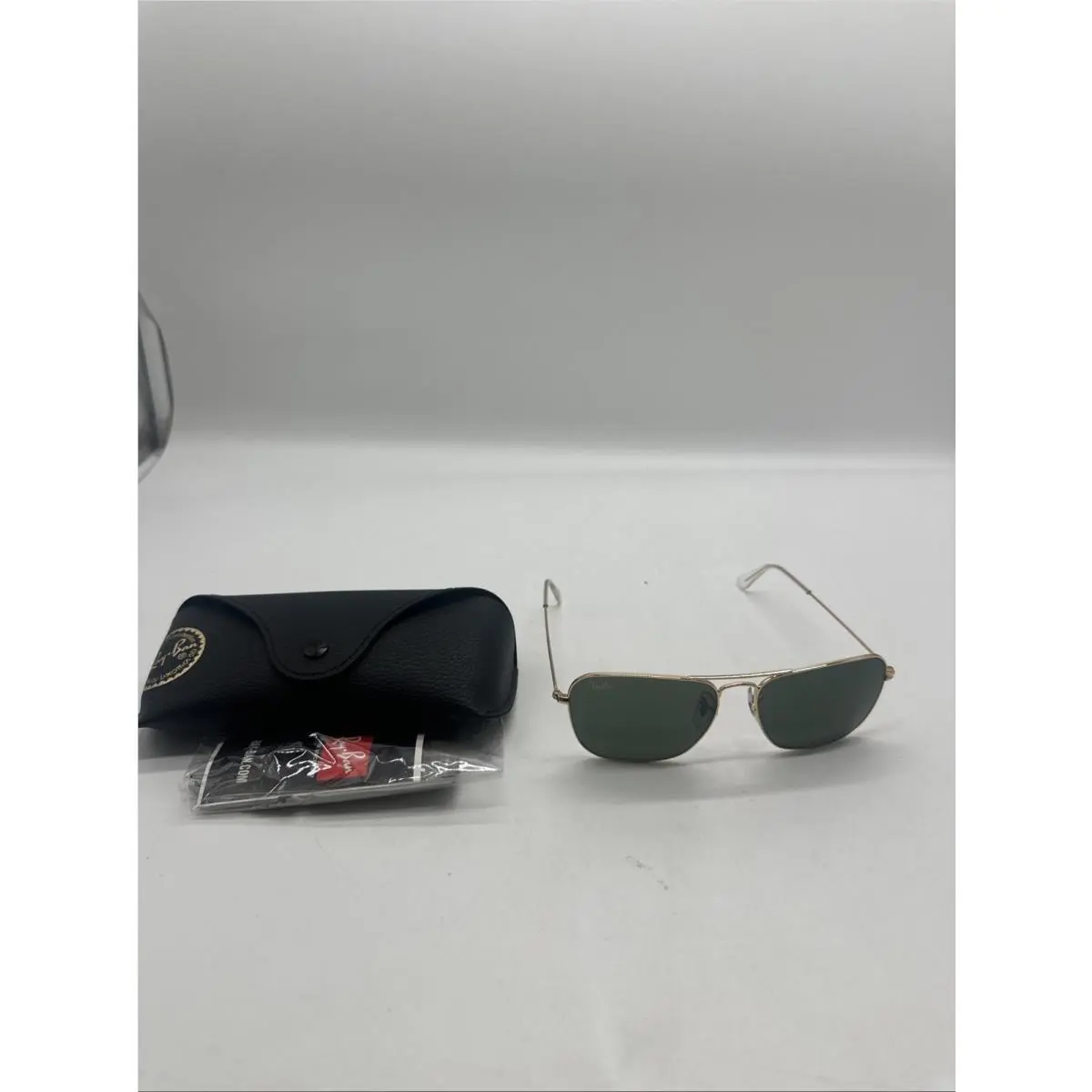 Ray Ban Caravan Shiny Gold Metal G-15 Green Lens Sunglass RB3136 001