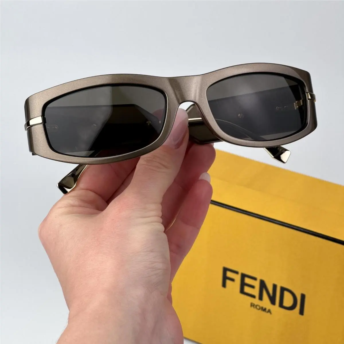 Fendi Women Sunglasses Pink Brown Oval FE40120I Shadow 45E