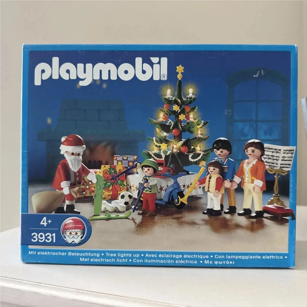 Playmobil 3931 Santa Light up Christmas Tree Family Figures
