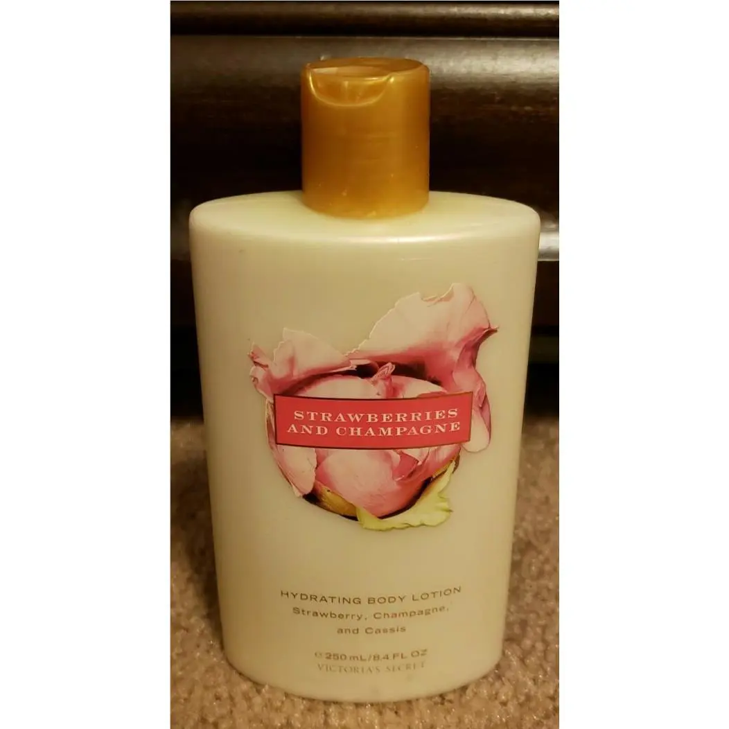 Victoria`s Secret Strawberries and Champagne Body Lotion 8.4 oz Rare
