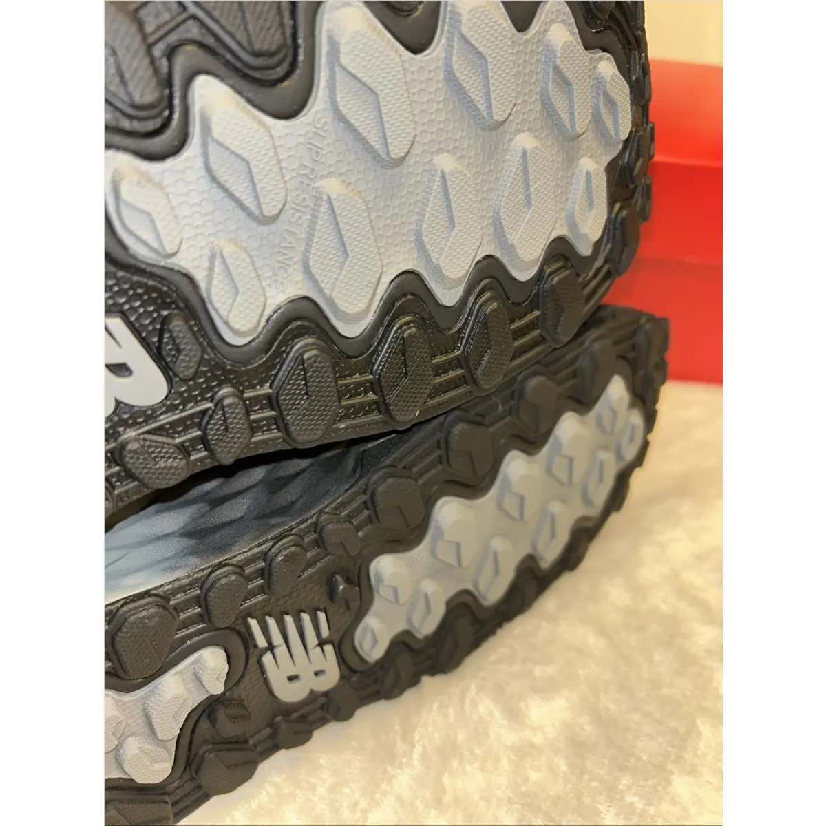 New Balance shoes Fresh Foam - Black 12