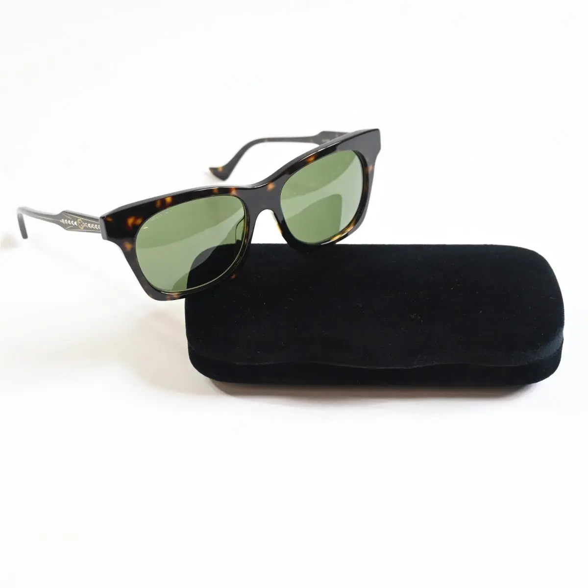 Women`s Winged Cat Eye Sunglasses One Size Designer Eyewear by Gucci