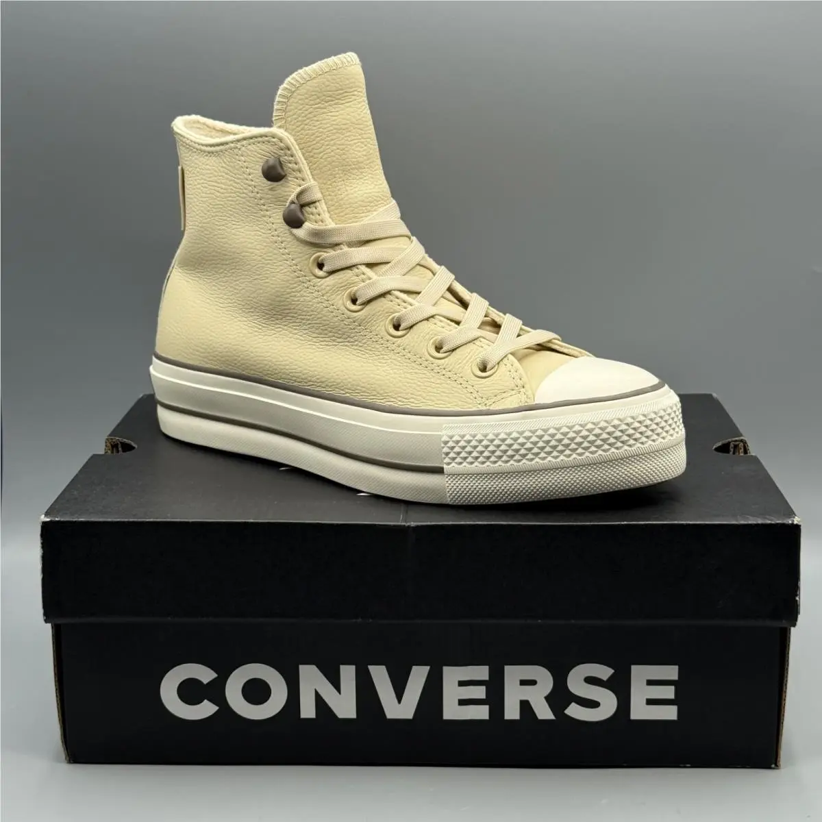 Women`s 9 Sneakers Hi Platform Lift Leather Weatherized Chuck A11158C by Converse
