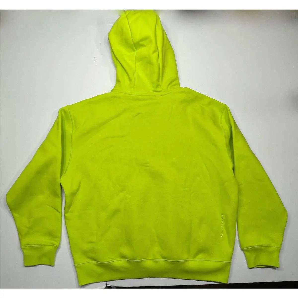 Nike clothing - VOLT (UPC: 195243806363) 0