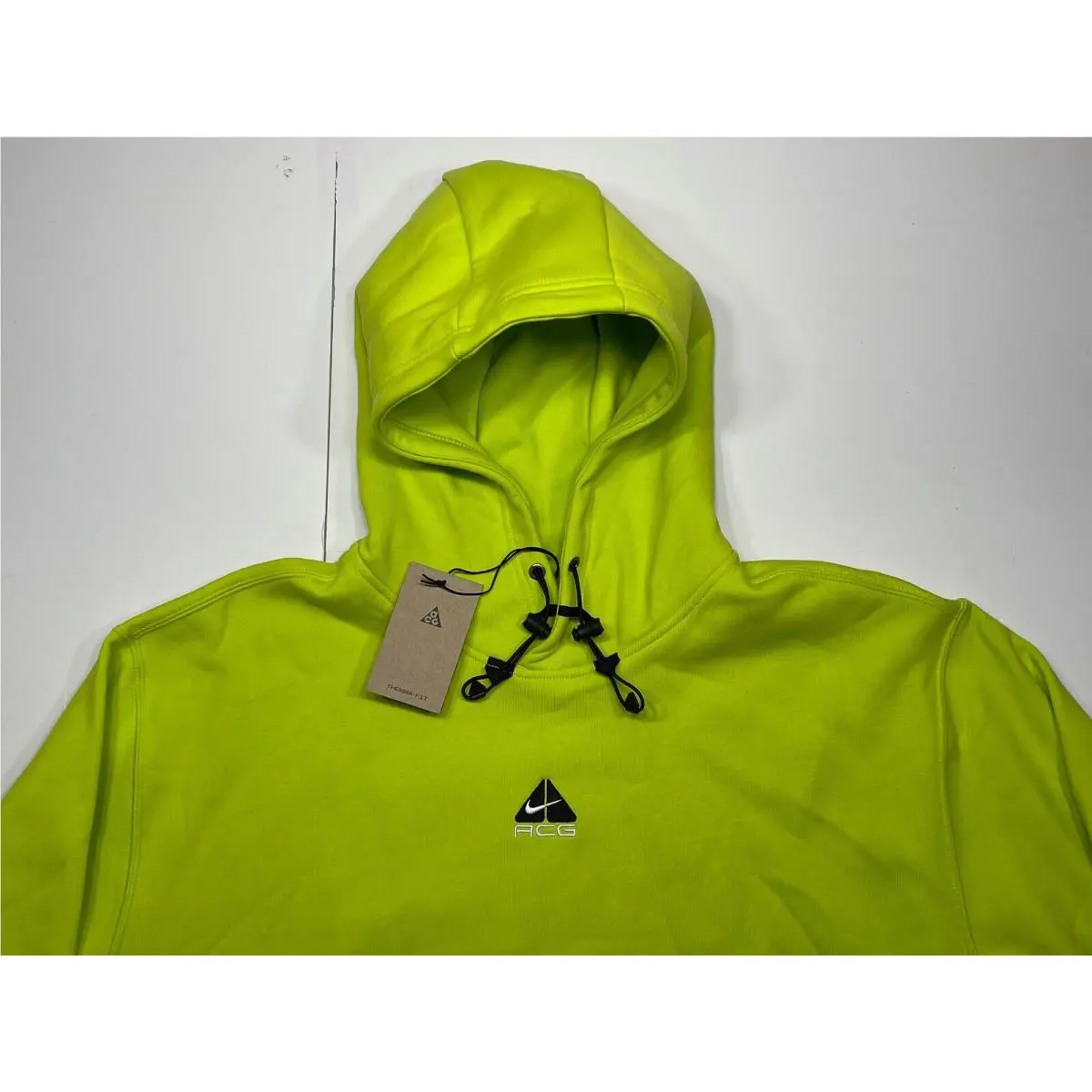 Nike clothing - VOLT (UPC: 195243806363) 1