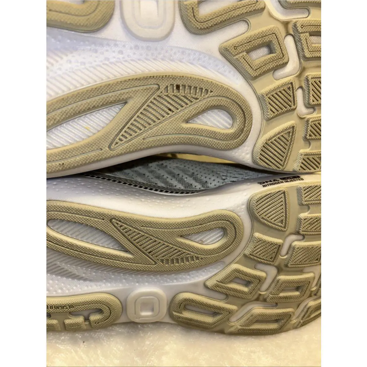 Brooks shoes - Brooks Adrenaline GTS 24 - Adrenaline GTS - White/Black/pelican 15